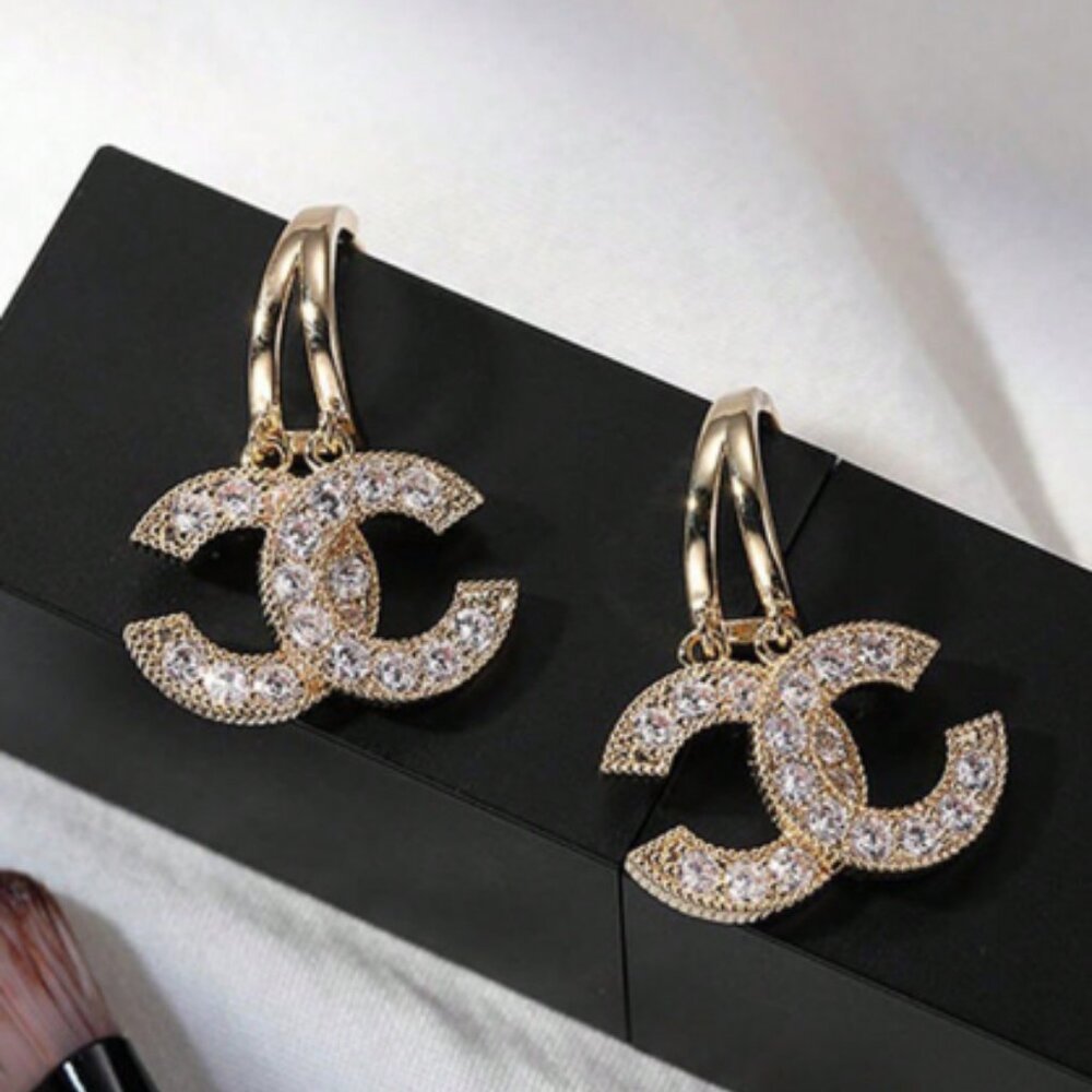 3.4oz Bond LAFAYETTE STREET Notes: Bergamot, Coriander, Fresh Floral, Ambroxan,